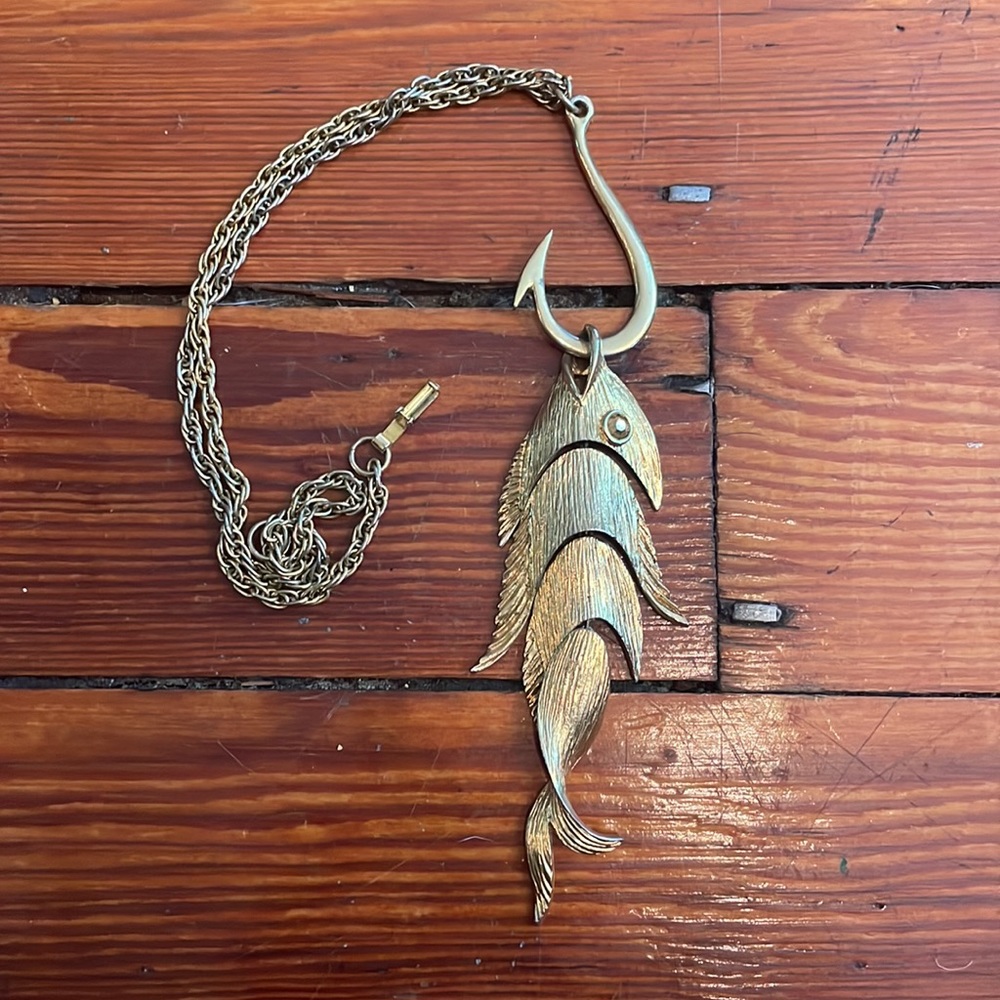 Vintage gold tone fish on hook necklace